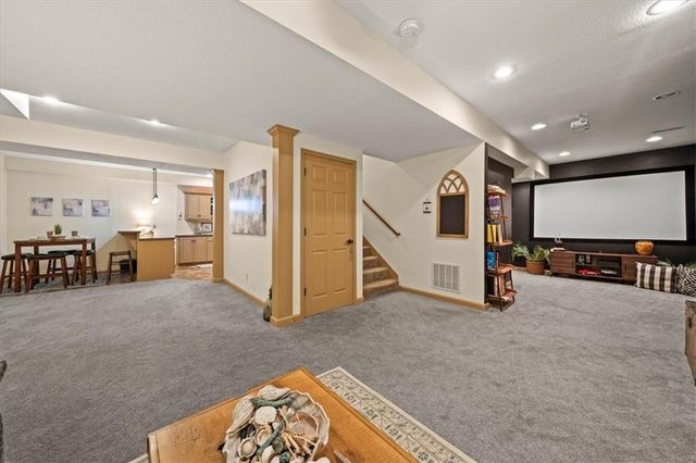 2804 SE BINGHAM Place, Lee's Summit, MO 64063