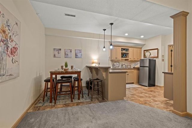2804 SE BINGHAM Place, Lee's Summit, MO 64063
