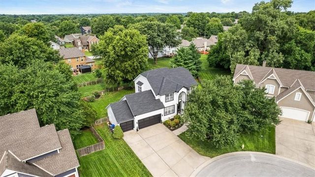 2804 SE BINGHAM Place, Lee's Summit, MO 64063