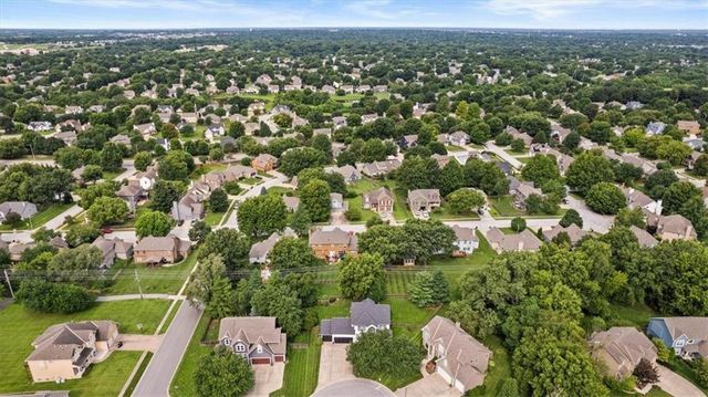 2804 SE BINGHAM Place, Lee's Summit, MO 64063