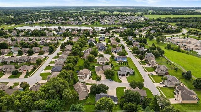 2804 SE BINGHAM Place, Lee's Summit, MO 64063