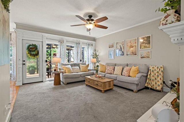 2804 SE BINGHAM Place, Lee's Summit, MO 64063