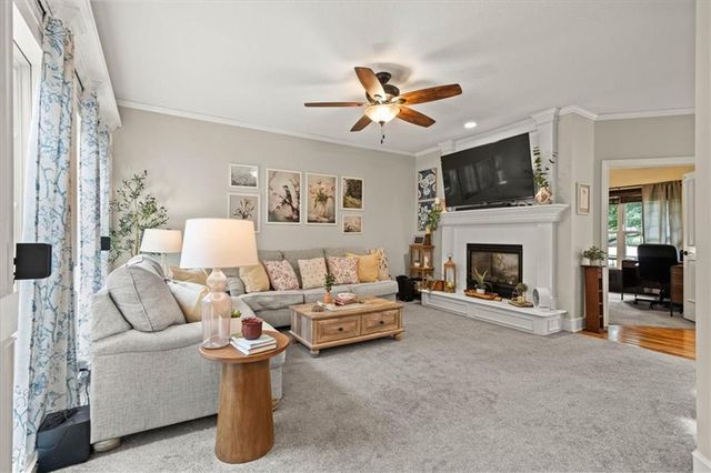 2804 SE BINGHAM Place, Lee's Summit, MO 64063