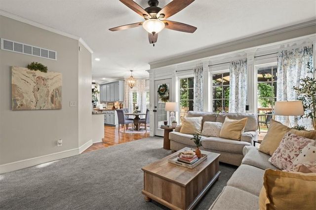 2804 SE BINGHAM Place, Lee's Summit, MO 64063