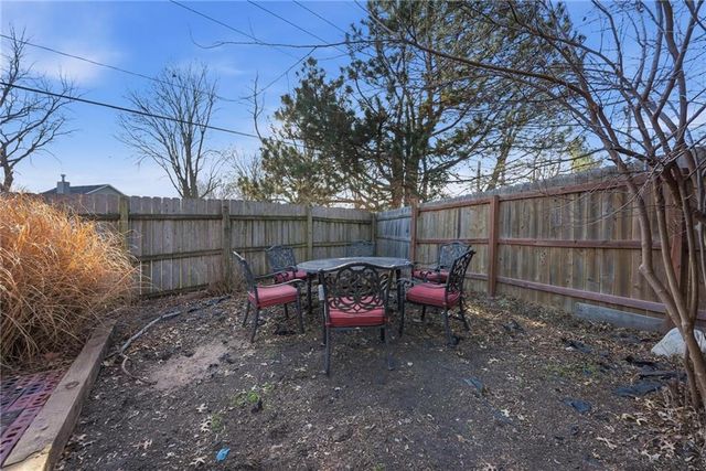 2401 NE Springbrook Street, Blue Springs, MO 64014