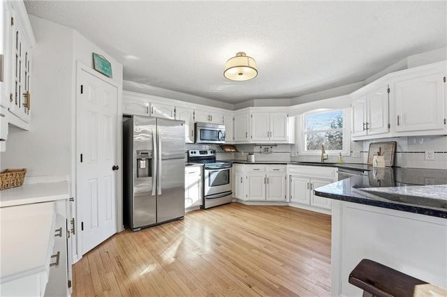 2401 NE Springbrook Street, Blue Springs, MO 64014