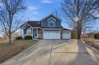 2401 NE Springbrook Street, Blue Springs, MO 64014