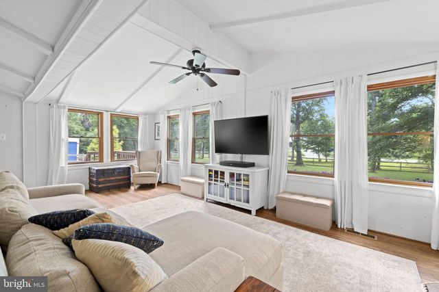 9448 GREEN RD, Midland, VA 22728