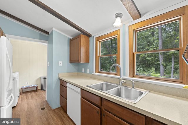 9448 GREEN RD, Midland, VA 22728