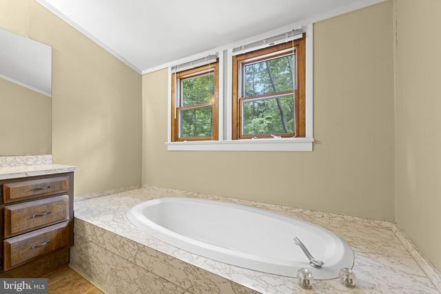 9448 GREEN RD, Midland, VA 22728