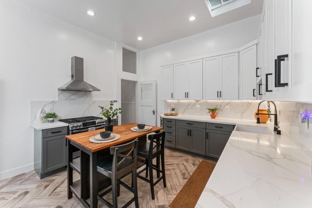 483 Oak Street, San Francisco, CA 94102