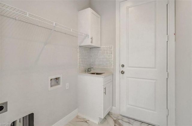 2436 14th AVE NE, Naples, FL 34120