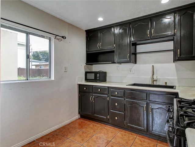 110 W Forhan Street, Long Beach, CA 90805