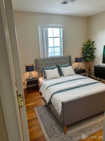 663 S Park Street S, Elizabeth, NJ 07206