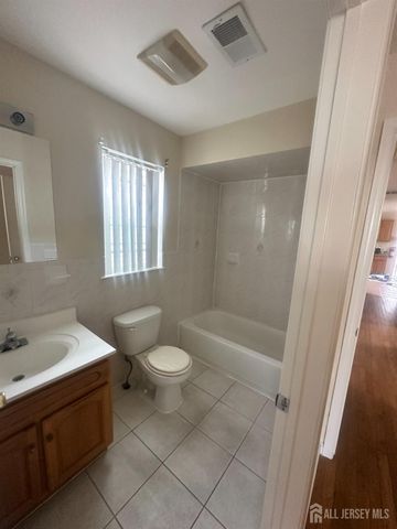 663 S Park Street S, Elizabeth, NJ 07206