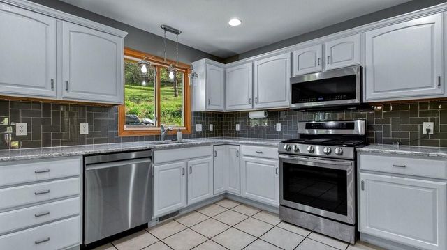 209 Lamans Lane, Eau Claire, WI 54703