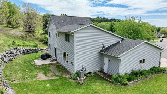 209 Lamans Lane, Eau Claire, WI 54703