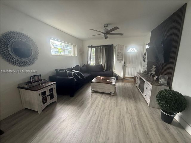2538 Coolidge Street, Hollywood, FL 33020
