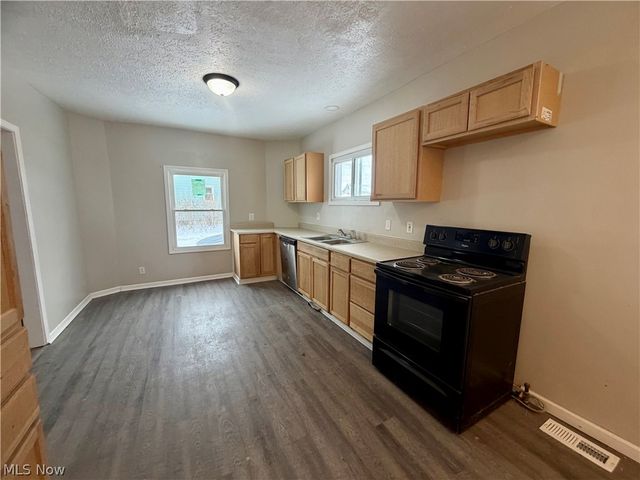 1721 SW Hammond Avenue, Canton, OH 44706