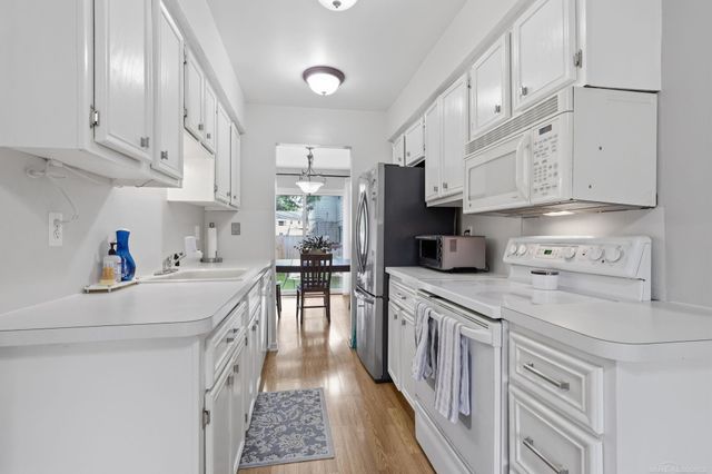 119 Manor Way, Rochester Hills, MI 48309