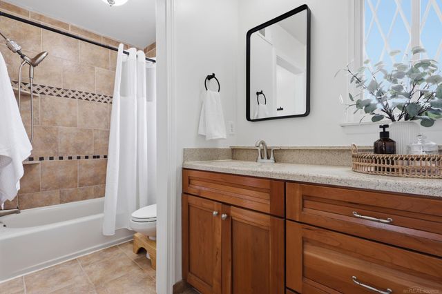 119 Manor Way, Rochester Hills, MI 48309