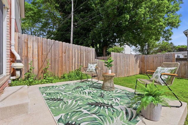 119 Manor Way, Rochester Hills, MI 48309