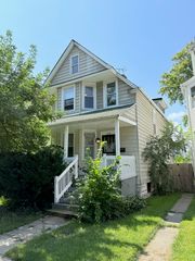 8232 S East End Avenue, Chicago, IL 60617