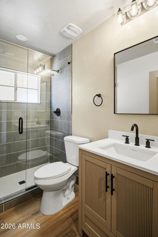 2201 E CAMPBELL Avenue, Phoenix, AZ 85016