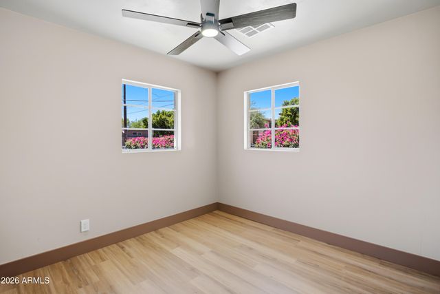 2201 E CAMPBELL Avenue, Phoenix, AZ 85016