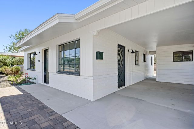 2201 E CAMPBELL Avenue, Phoenix, AZ 85016