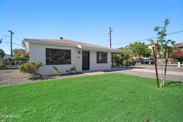 2201 E CAMPBELL Avenue, Phoenix, AZ 85016