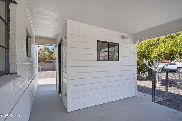 2201 E CAMPBELL Avenue, Phoenix, AZ 85016