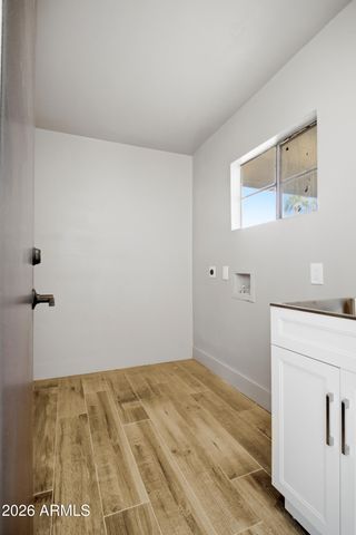 2201 E CAMPBELL Avenue, Phoenix, AZ 85016