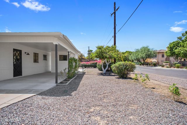 2201 E CAMPBELL Avenue, Phoenix, AZ 85016