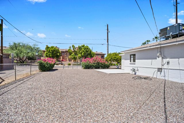 2201 E CAMPBELL Avenue, Phoenix, AZ 85016