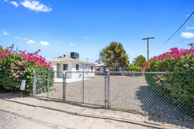 2201 E CAMPBELL Avenue, Phoenix, AZ 85016