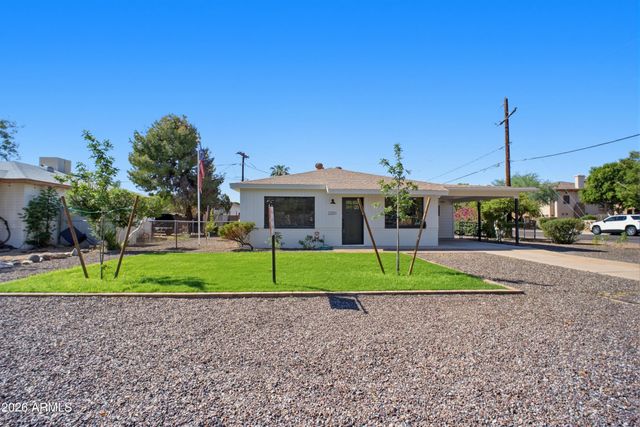 2201 E CAMPBELL Avenue, Phoenix, AZ 85016