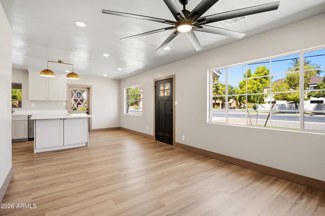 2201 E CAMPBELL Avenue, Phoenix, AZ 85016