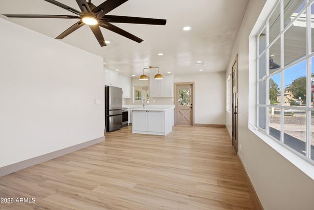 2201 E CAMPBELL Avenue, Phoenix, AZ 85016