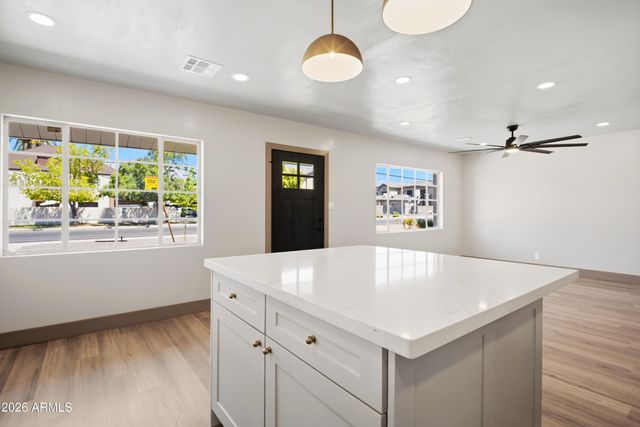 2201 E CAMPBELL Avenue, Phoenix, AZ 85016
