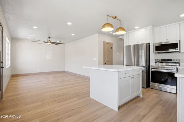 2201 E CAMPBELL Avenue, Phoenix, AZ 85016