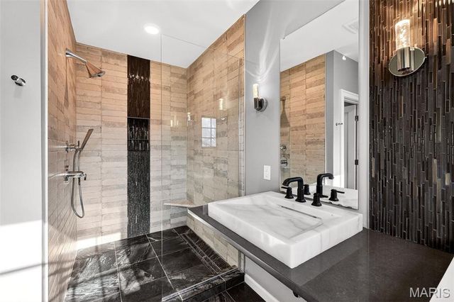 37 Ridgemoor Drive, Clayton, MO 63105