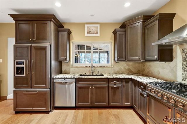 37 Ridgemoor Drive, Clayton, MO 63105