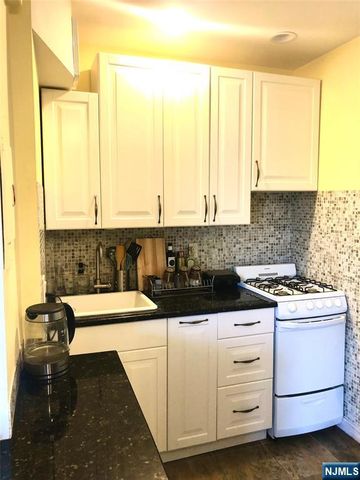 400 Fairview Avenue 4J, Fort Lee, NJ 07024