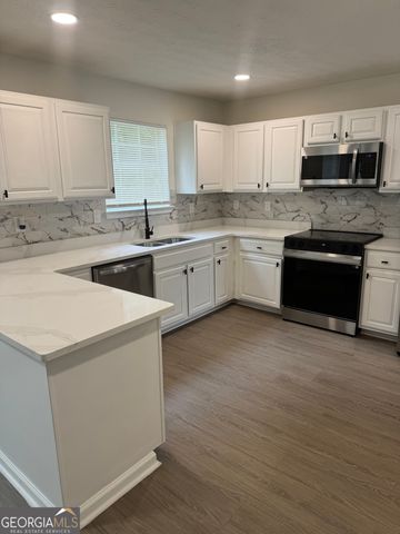 6749 Spaniel Court, Riverdale, GA 30296
