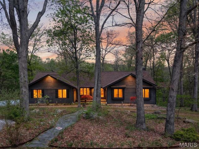 35 Greenview Drive, Defiance, MO 63341