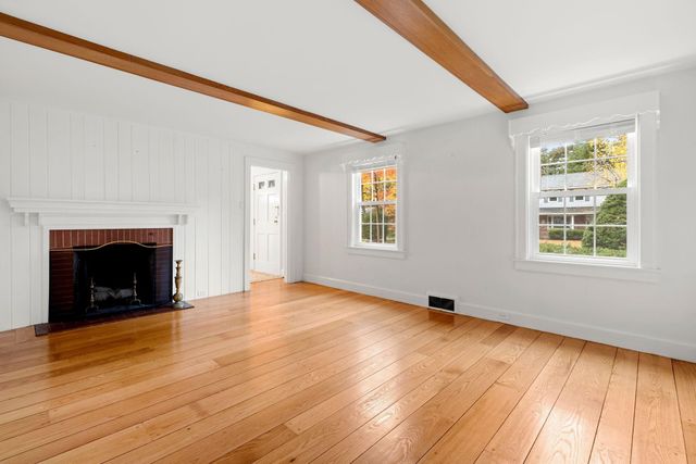 135 Walnut Hill Avenue, Manchester, NH 03104