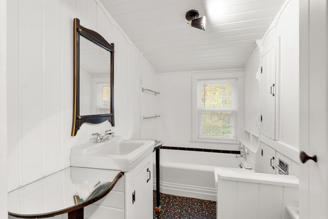 135 Walnut Hill Avenue, Manchester, NH 03104