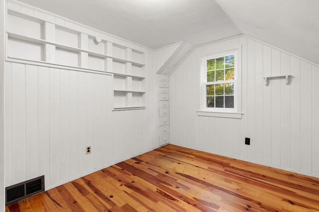 135 Walnut Hill Avenue, Manchester, NH 03104