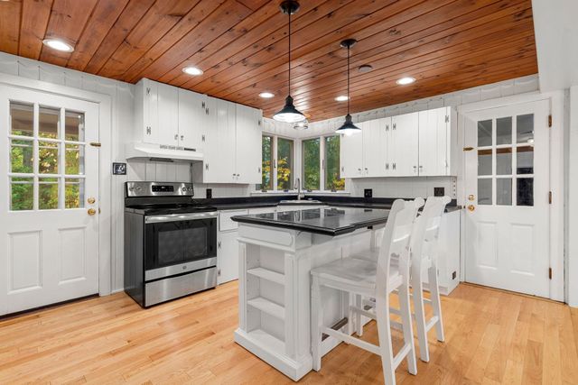 135 Walnut Hill Avenue, Manchester, NH 03104